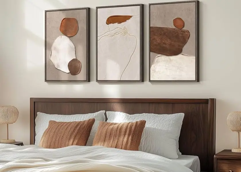 Dekorasi Kamar Wanita Dewasa dengan Wall Art Abstrak Earthy